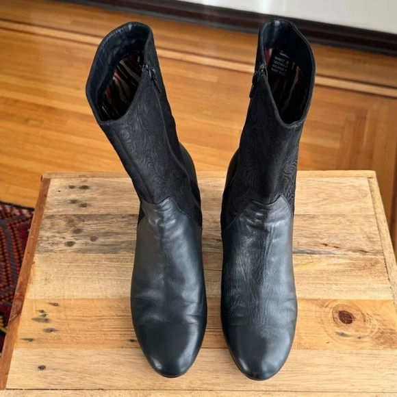 Abeo Honest Black Tooled Embossed Floral Leather Inner Zip Heeled Boot Size 8 N - Picture 4 of 15